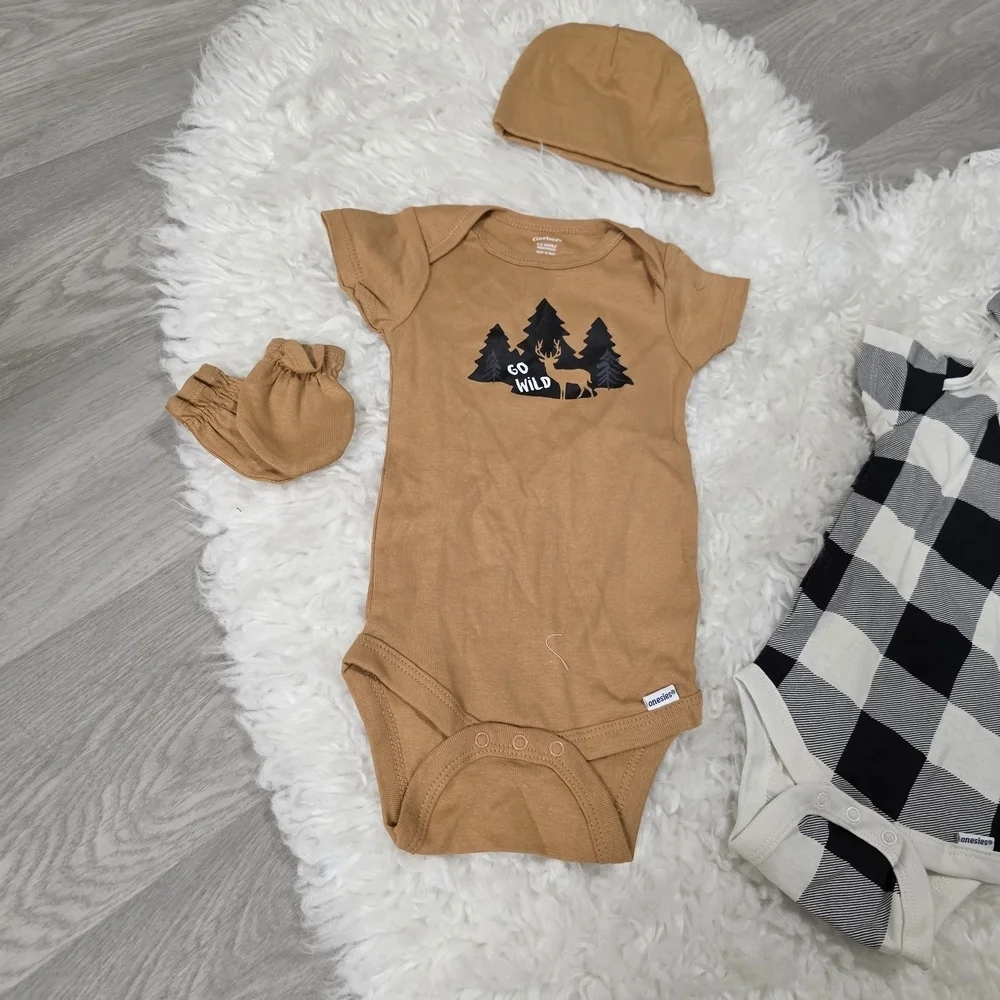 ​Gerber Baby Boy Set (3-6M) - 2 Bodysuits, Hats & Mittens